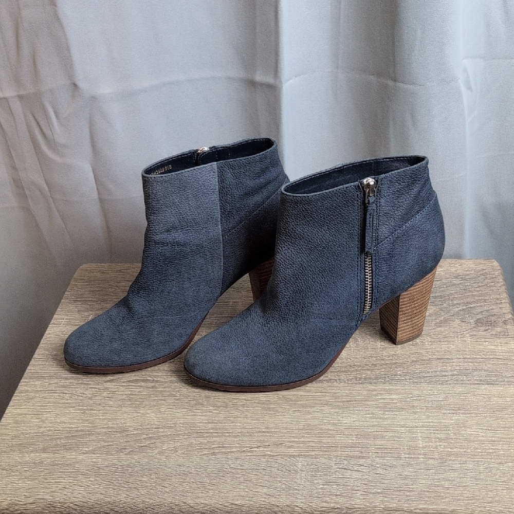 Cole Haan Navy Blue Ankle‎ Booties with Side Zipper.